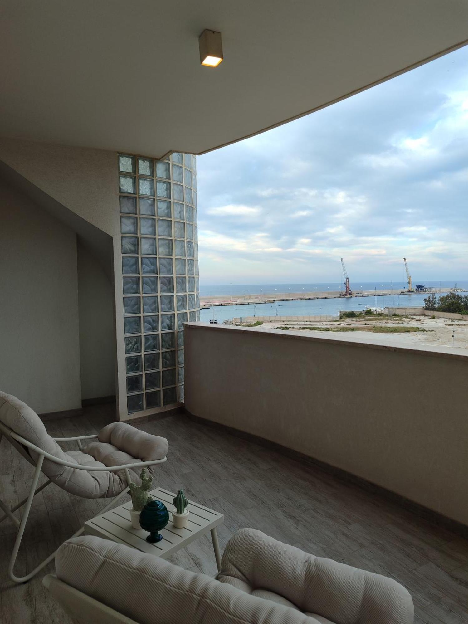 Sea View Apartment *